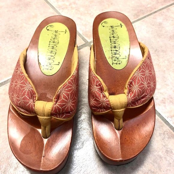 Japanese Style Wooden Geta Clogs - Picture 2 of 4